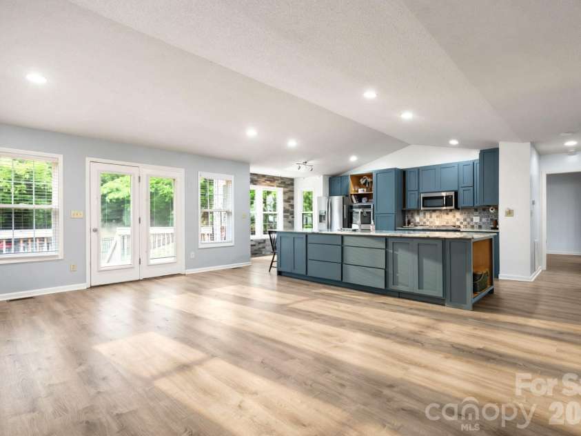 1011 Cambridge Court, Lenoir, NC 28645.  MLS# CAR4374867, YatesRealty ID 25627. 