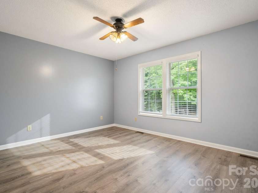 1011 Cambridge Court, Lenoir, NC 28645.  MLS# CAR4374867, YatesRealty ID 25627. 