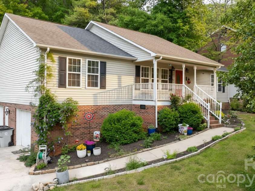 1011 Cambridge Court, Lenoir, NC 28645.  MLS# CAR4374867, YatesRealty ID 25627. 