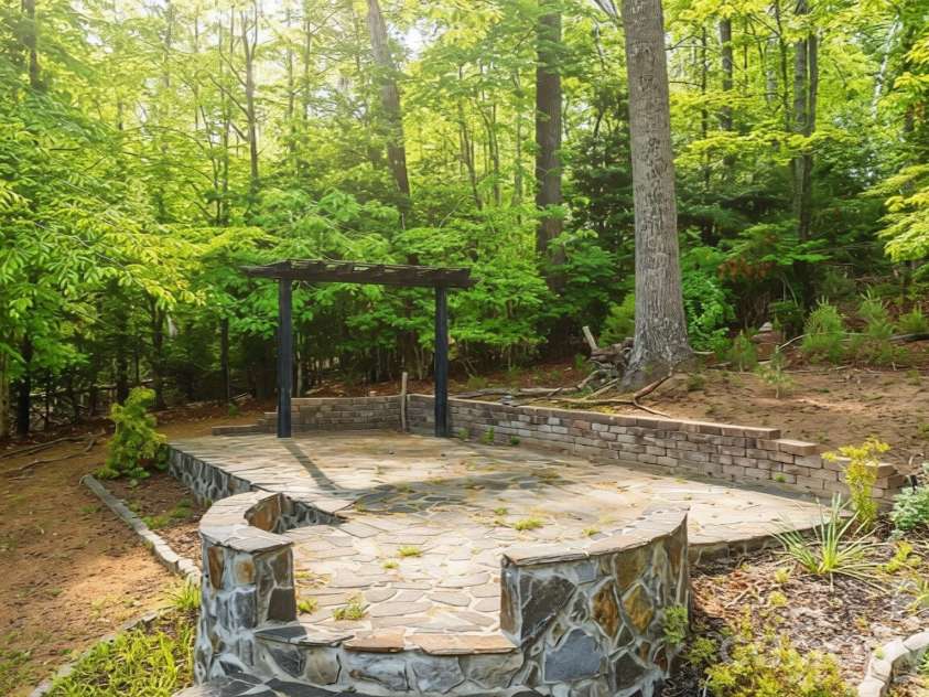 1011 Cambridge Court, Lenoir, NC 28645.  MLS# CAR4374867, YatesRealty ID 25627. 