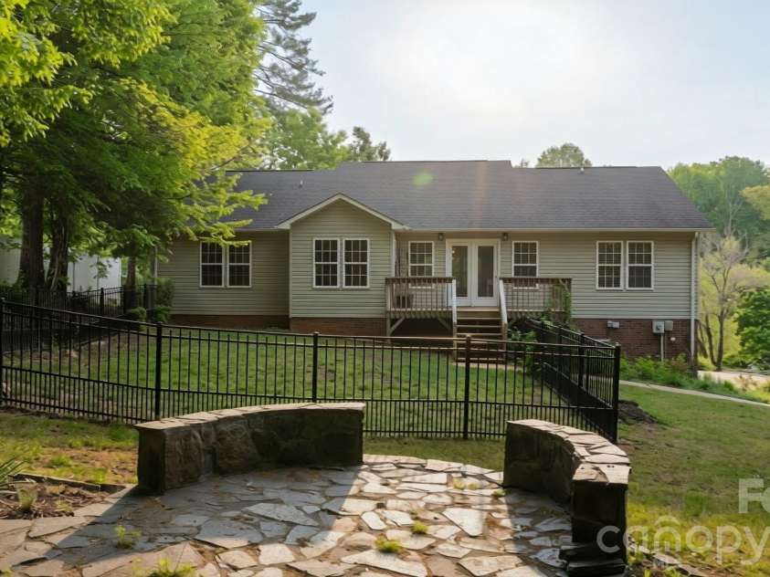 1011 Cambridge Court, Lenoir, NC 28645.  MLS# CAR4374867, YatesRealty ID 25627. 