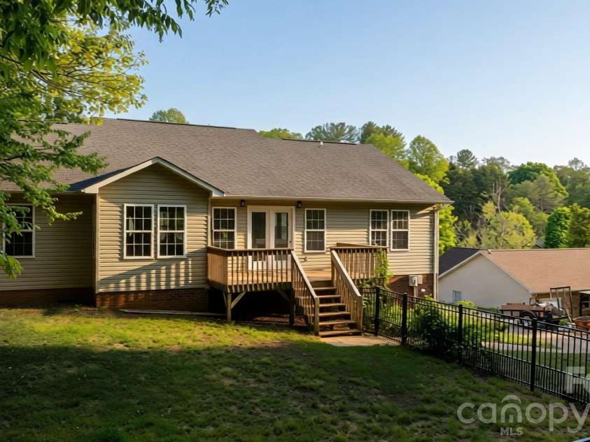 1011 Cambridge Court, Lenoir, NC 28645.  MLS# CAR4374867, YatesRealty ID 25627. 