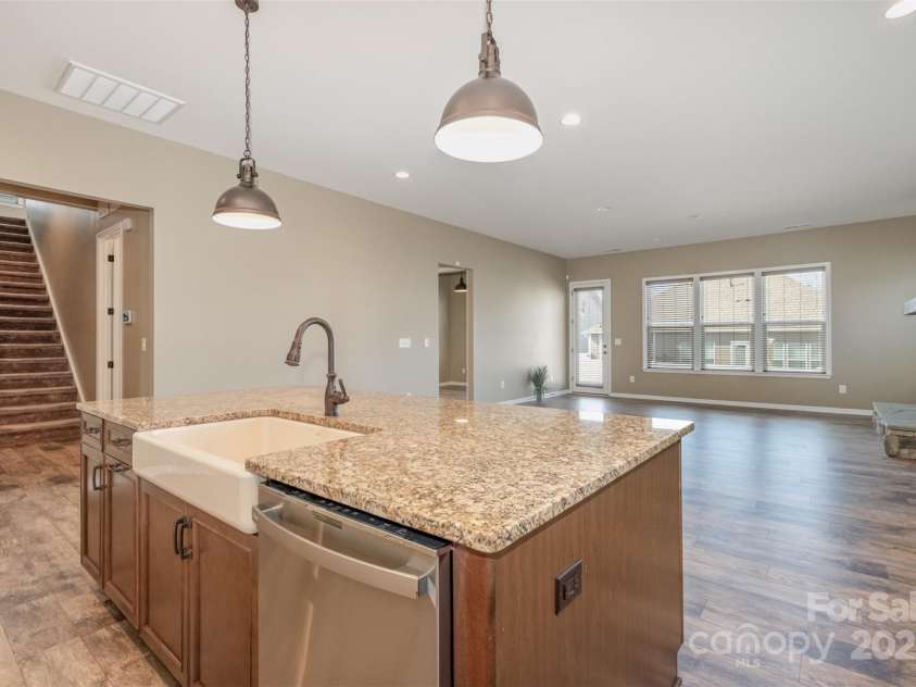 3105 Bonterra Boulevard, Indian Trail, NC 28079.  MLS# CAR4259704, YatesRealty ID 25628. Farmhouse sink