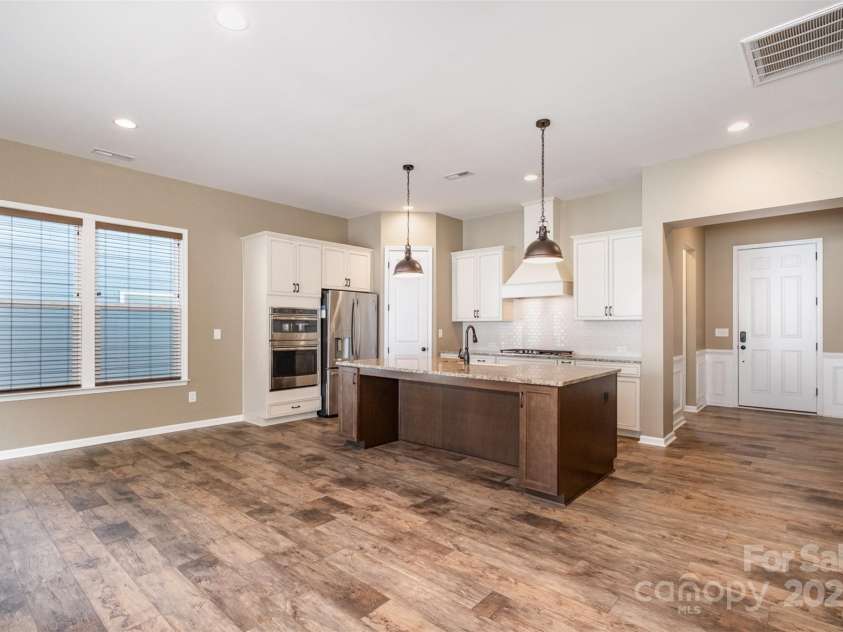 3105 Bonterra Boulevard, Indian Trail, NC 28079.  MLS# CAR4259704, YatesRealty ID 25628. Two-toned cabinetry