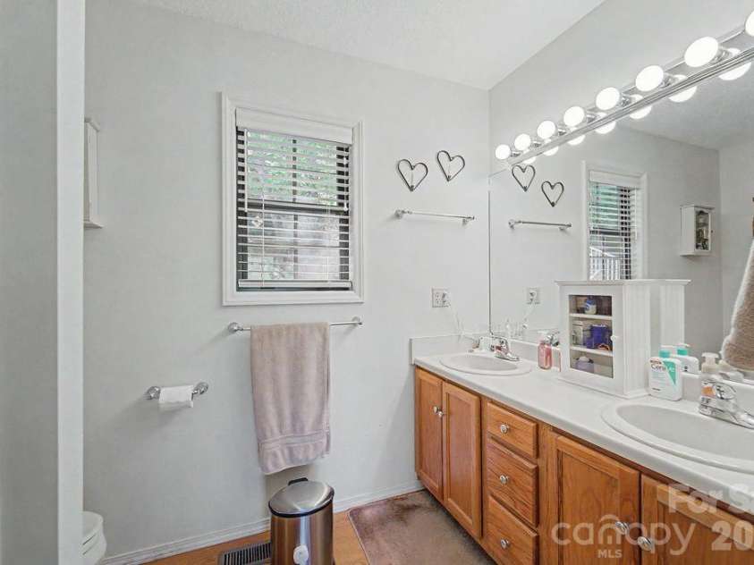531 Reserve Road, Franklin, NC 28734.  MLS# CAR4378159, YatesRealty ID 25628. 