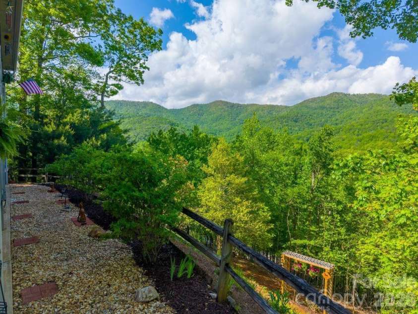 531 Reserve Road, Franklin, NC 28734.  MLS# CAR4378159, YatesRealty ID 25628. 