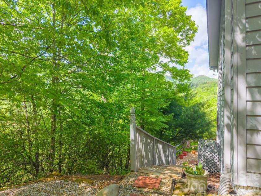 531 Reserve Road, Franklin, NC 28734.  MLS# CAR4378159, YatesRealty ID 25628. 
