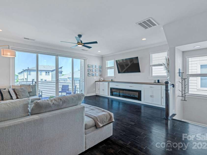 2551 Statesville Avenue, Charlotte, NC 28206.  MLS# CAR4318721, YatesRealty ID 2563. 