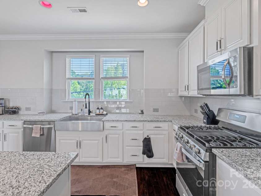 2551 Statesville Avenue, Charlotte, NC 28206.  MLS# CAR4318721, YatesRealty ID 2563. 