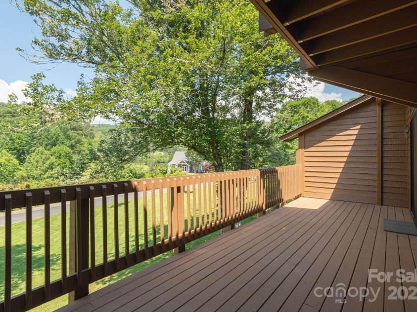 52 Quail Run Circle, Brevard, NC 28712.  MLS# CAR4274057, YatesRealty ID 25630. 