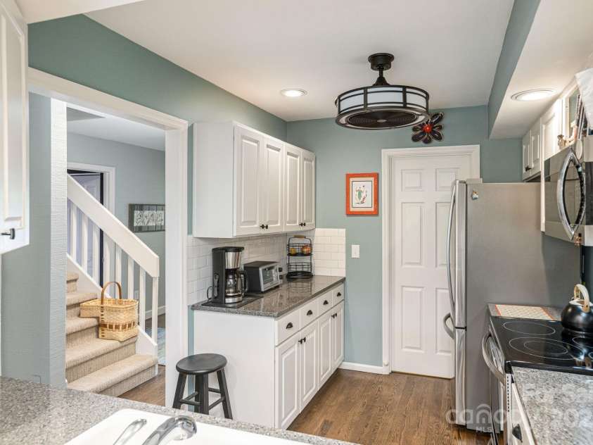 52 Quail Run Circle, Brevard, NC 28712.  MLS# CAR4274057, YatesRealty ID 25630. 