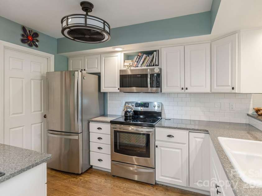 52 Quail Run Circle, Brevard, NC 28712.  MLS# CAR4274057, YatesRealty ID 25630. 