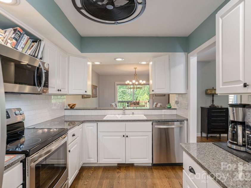52 Quail Run Circle, Brevard, NC 28712.  MLS# CAR4274057, YatesRealty ID 25630. 