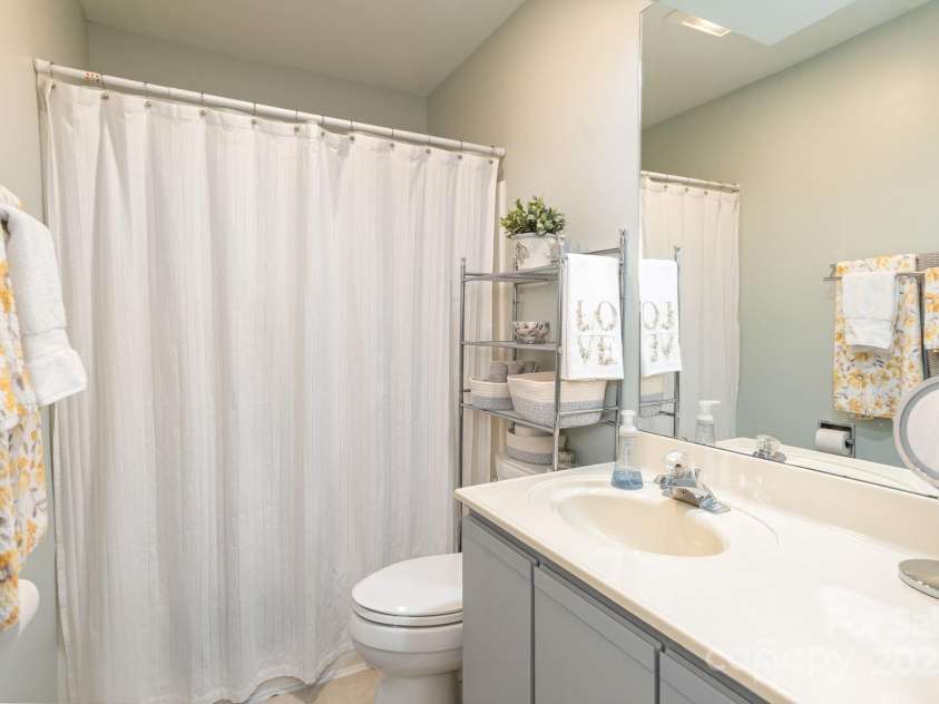 52 Quail Run Circle, Brevard, NC 28712.  MLS# CAR4274057, YatesRealty ID 25630. 