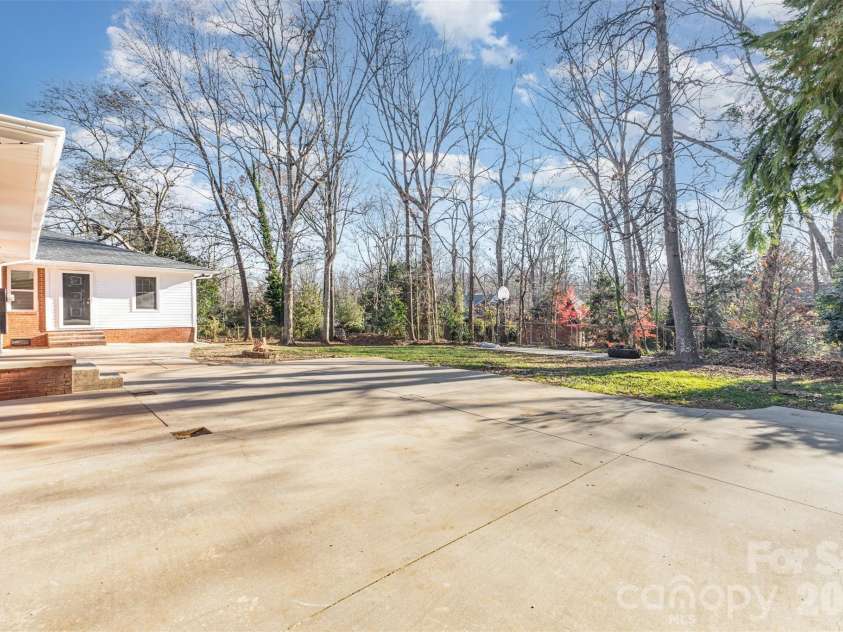 1210 Brookwood Drive, Shelby, NC 28150.  MLS# CAR4327379, YatesRealty ID 25632. 