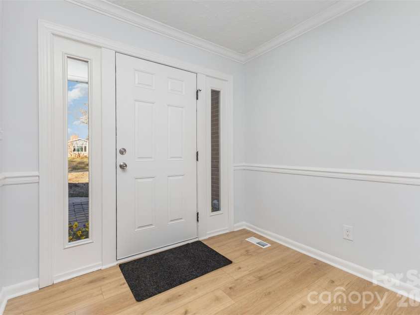 1210 Brookwood Drive, Shelby, NC 28150.  MLS# CAR4327379, YatesRealty ID 25632. 