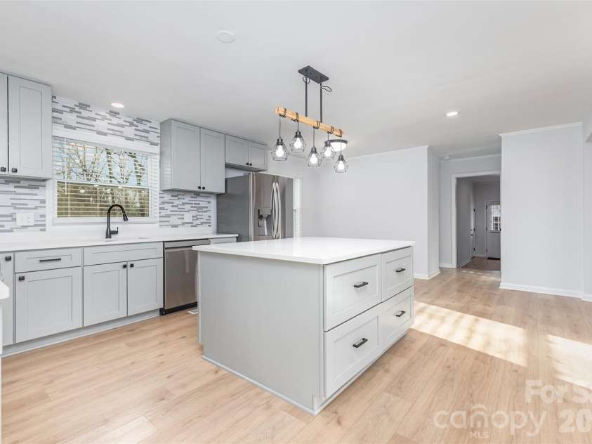 1210 Brookwood Drive, Shelby, NC 28150.  MLS# CAR4327379, YatesRealty ID 25632. 