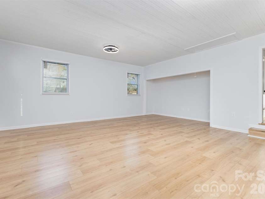 1210 Brookwood Drive, Shelby, NC 28150.  MLS# CAR4327379, YatesRealty ID 25632. 