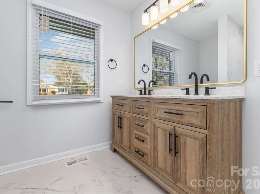 1210 Brookwood Drive, Shelby, NC 28150.  MLS# CAR4327379, YatesRealty ID 25632. 