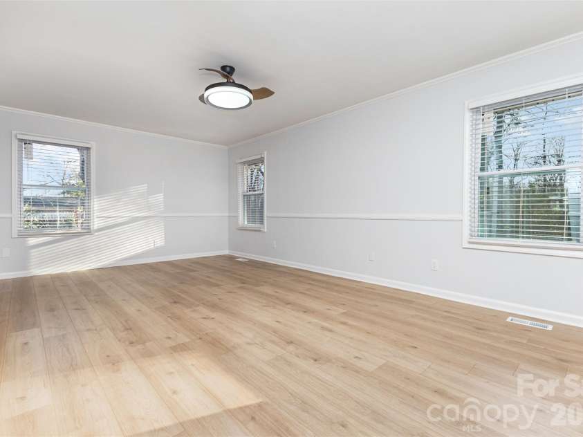 1210 Brookwood Drive, Shelby, NC 28150.  MLS# CAR4327379, YatesRealty ID 25632. 