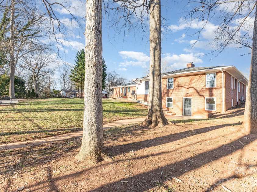 1210 Brookwood Drive, Shelby, NC 28150.  MLS# CAR4327379, YatesRealty ID 25632. 