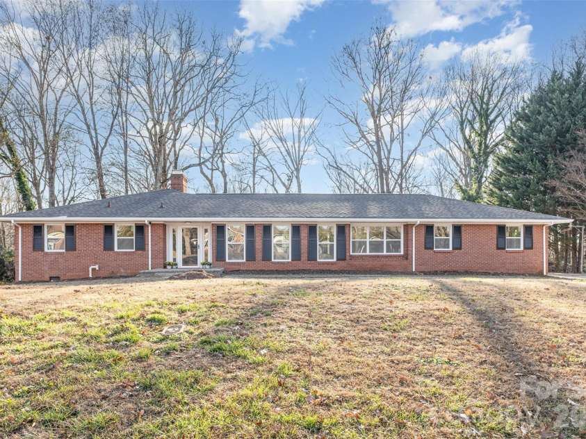 1210 Brookwood Drive, Shelby, NC 28150.  MLS# CAR4327379, YatesRealty ID 25632. 