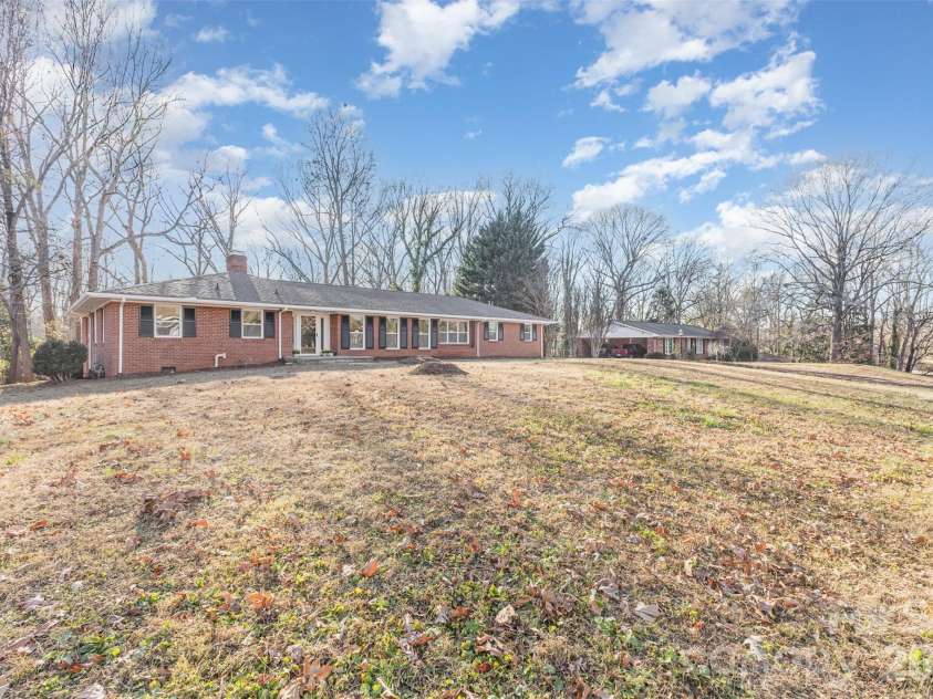 1210 Brookwood Drive, Shelby, NC 28150.  MLS# CAR4327379, YatesRealty ID 25632. 