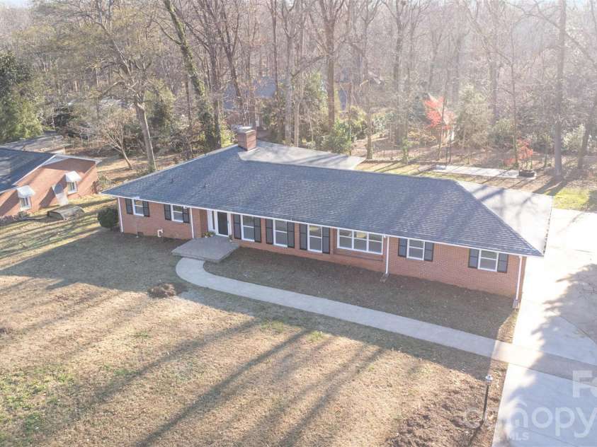 1210 Brookwood Drive, Shelby, NC 28150.  MLS# CAR4327379, YatesRealty ID 25632. 