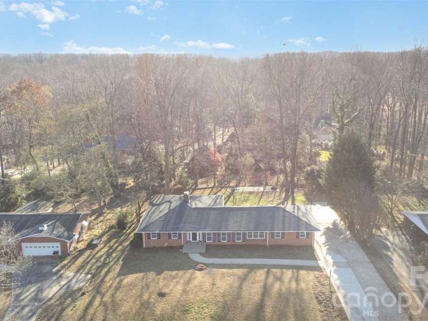 1210 Brookwood Drive, Shelby, NC 28150.  MLS# CAR4327379, YatesRealty ID 25632. 