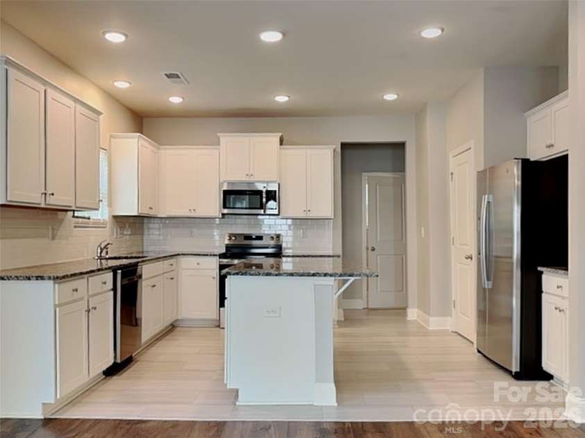 14923 Boudins Lane, Charlotte, NC 28278.  MLS# CAR4385413, YatesRealty ID 25633. 