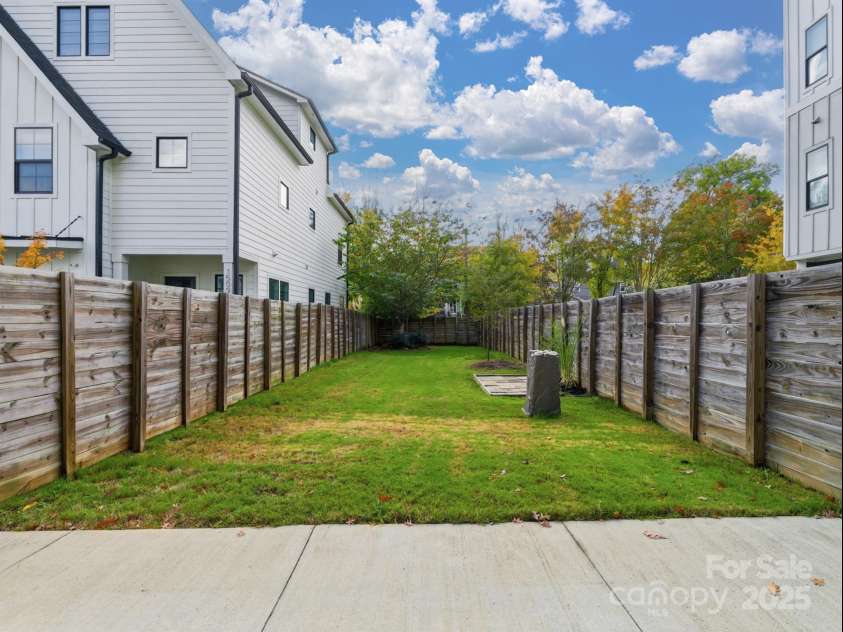 1511 Landis Avenue, Charlotte, NC 28205.  MLS# CAR4246720, YatesRealty ID 25633. Large front/side yard