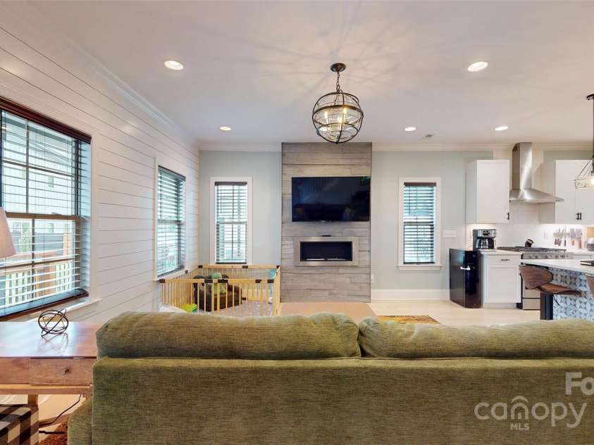 1511 Landis Avenue, Charlotte, NC 28205.  MLS# CAR4246720, YatesRealty ID 25633. Living Room