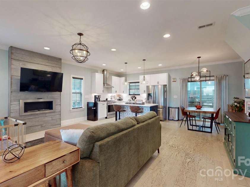 1511 Landis Avenue, Charlotte, NC 28205.  MLS# CAR4246720, YatesRealty ID 25633. Open Living Room to Kitchen