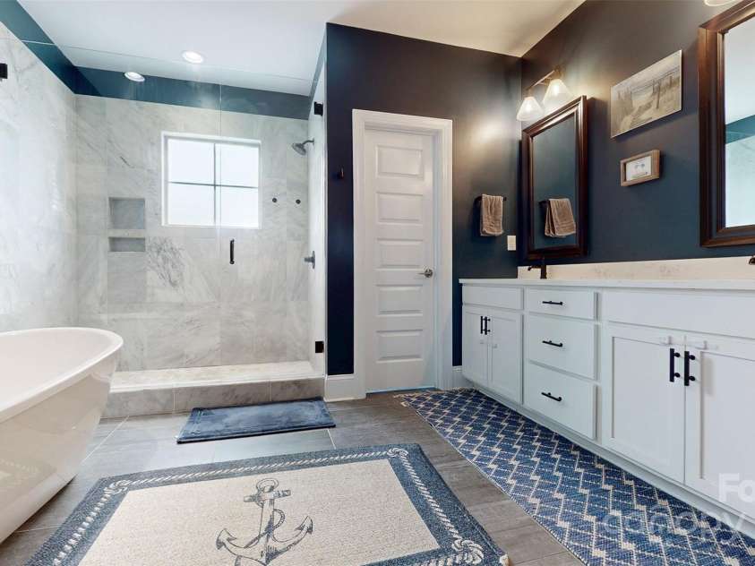 1511 Landis Avenue, Charlotte, NC 28205.  MLS# CAR4246720, YatesRealty ID 25633. Primary Bath - Garden Tub, Shower, Dual Vanity
