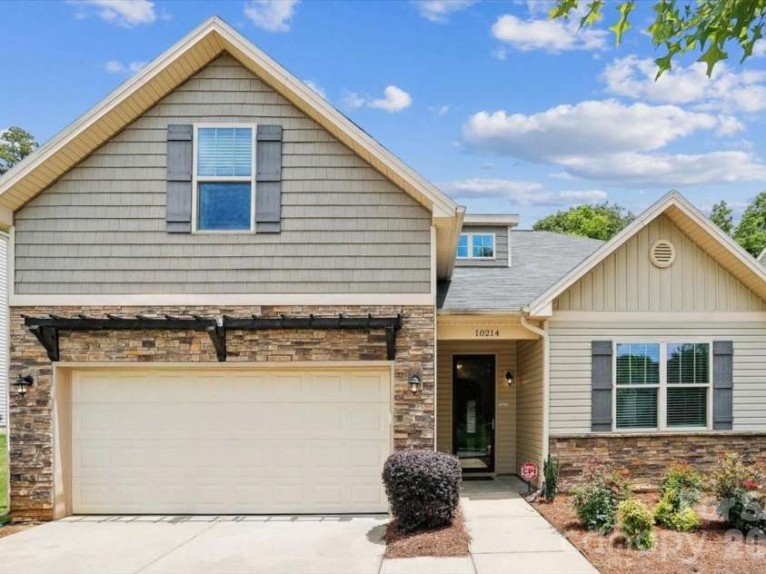 10214 Atkins Ridge Drive, Charlotte, NC 28213.  MLS# CAR4384296, YatesRealty ID 25635. 