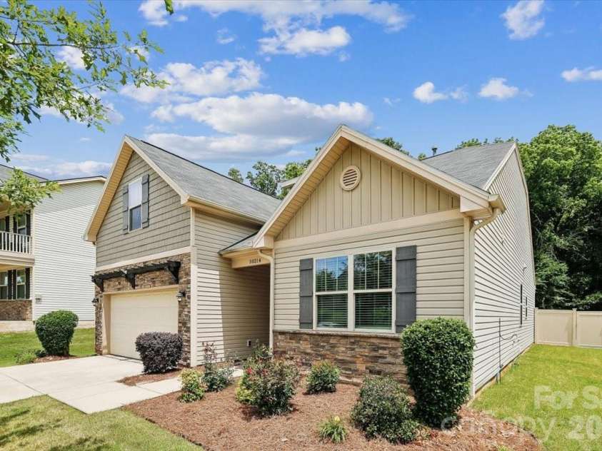 10214 Atkins Ridge Drive, Charlotte, NC 28213.  MLS# CAR4384296, YatesRealty ID 25635. 