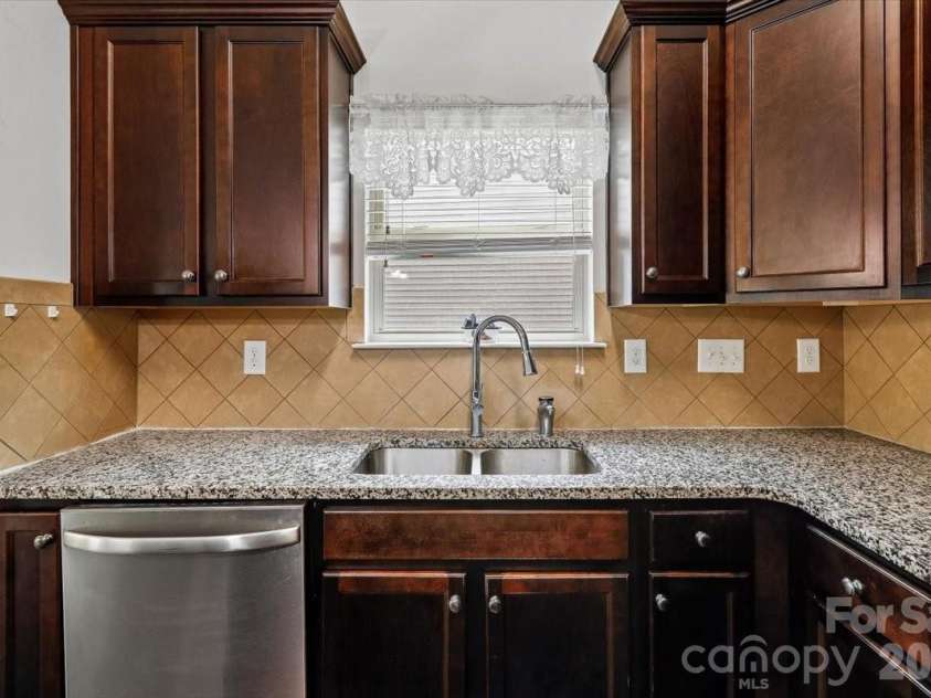 10214 Atkins Ridge Drive, Charlotte, NC 28213.  MLS# CAR4384296, YatesRealty ID 25635. 