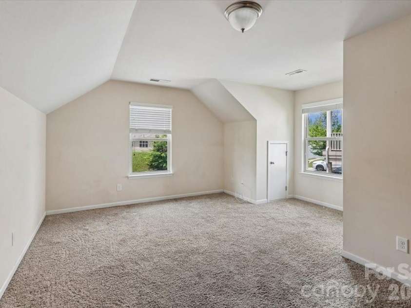 10214 Atkins Ridge Drive, Charlotte, NC 28213.  MLS# CAR4384296, YatesRealty ID 25635. 