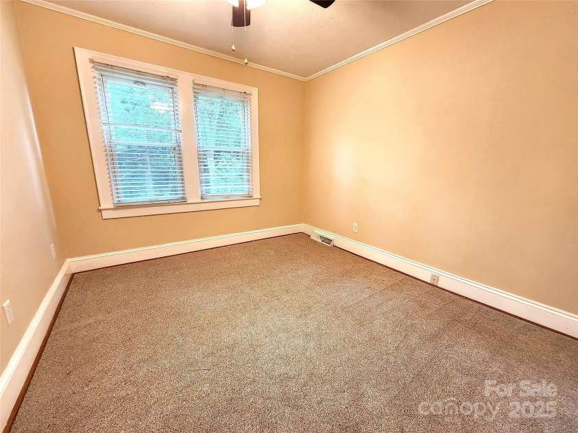 423 Cedar Street, Lincolnton, NC 28092.  MLS# CAR4264178, YatesRealty ID 25636. 