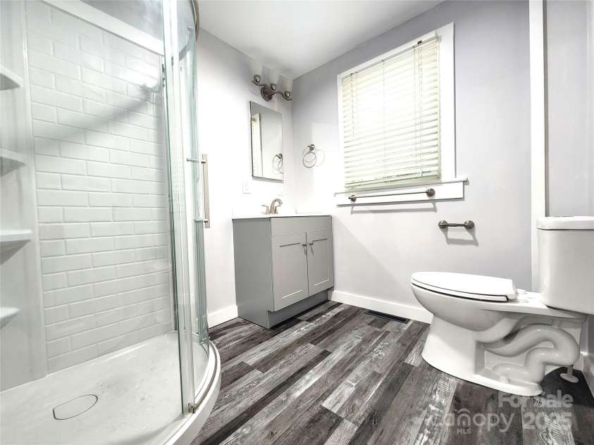 423 Cedar Street, Lincolnton, NC 28092.  MLS# CAR4264178, YatesRealty ID 25636. 