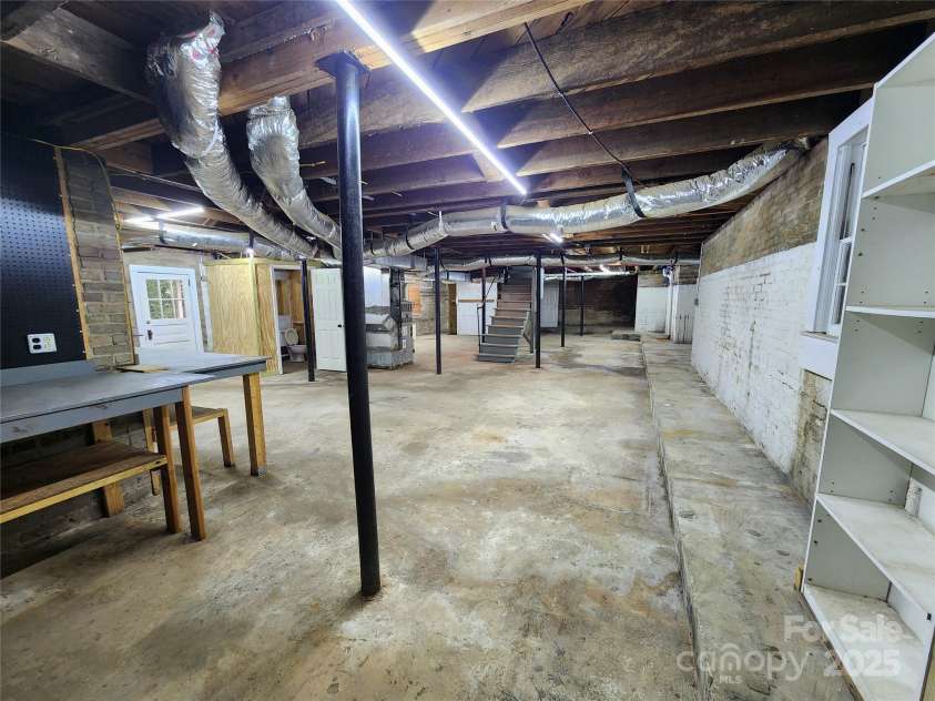 423 Cedar Street, Lincolnton, NC 28092.  MLS# CAR4264178, YatesRealty ID 25636. 