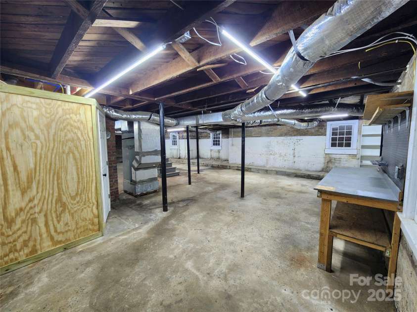 423 Cedar Street, Lincolnton, NC 28092.  MLS# CAR4264178, YatesRealty ID 25636. 