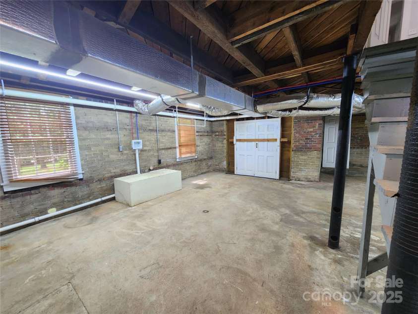 423 Cedar Street, Lincolnton, NC 28092.  MLS# CAR4264178, YatesRealty ID 25636. 