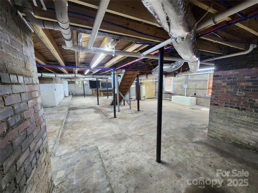 423 Cedar Street, Lincolnton, NC 28092.  MLS# CAR4264178, YatesRealty ID 25636. 