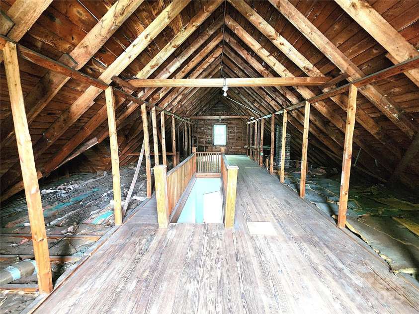 423 Cedar Street, Lincolnton, NC 28092.  MLS# CAR4264178, YatesRealty ID 25636. 