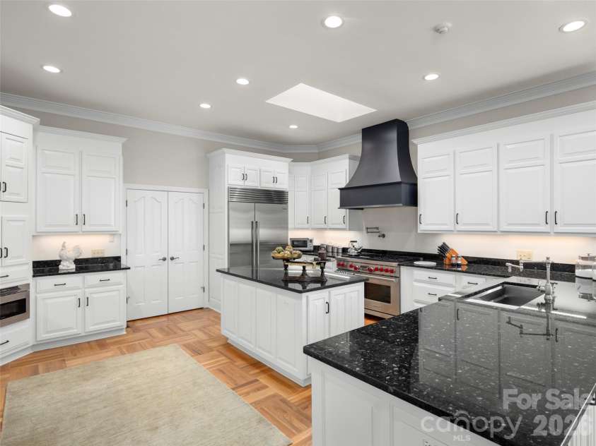 813 Rickel Drive, Hendersonville, NC 28739.  MLS# CAR4382404, YatesRealty ID 25636. 