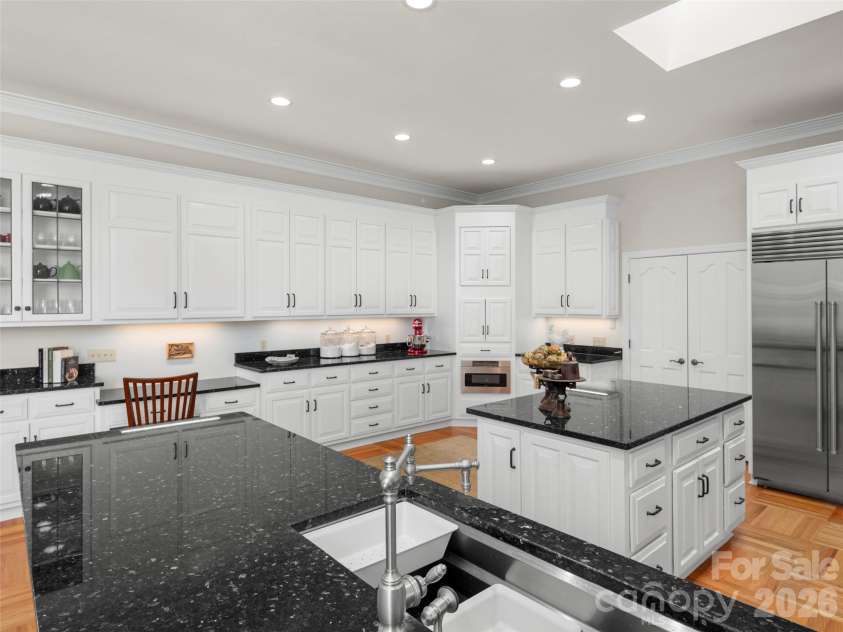 813 Rickel Drive, Hendersonville, NC 28739.  MLS# CAR4382404, YatesRealty ID 25636. 