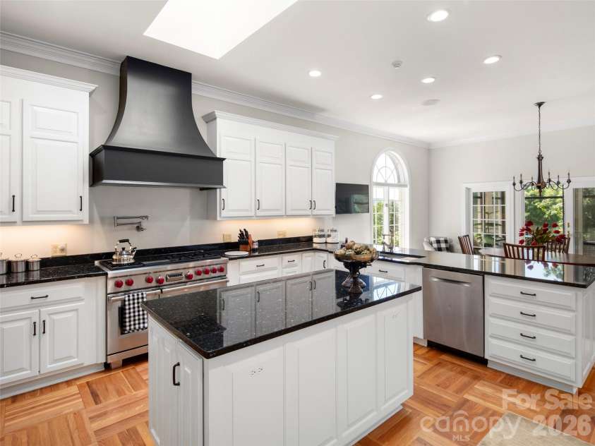 813 Rickel Drive, Hendersonville, NC 28739.  MLS# CAR4382404, YatesRealty ID 25636. 