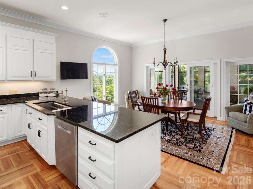 813 Rickel Drive, Hendersonville, NC 28739.  MLS# CAR4382404, YatesRealty ID 25636. 