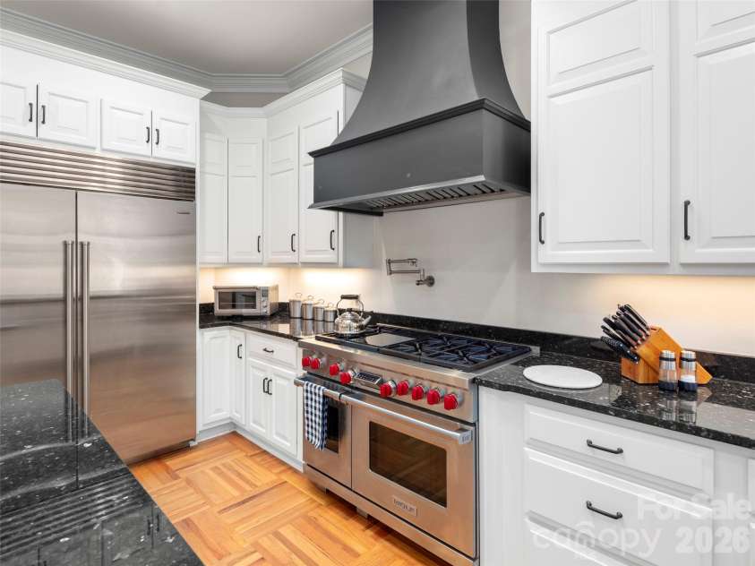 813 Rickel Drive, Hendersonville, NC 28739.  MLS# CAR4382404, YatesRealty ID 25636. 